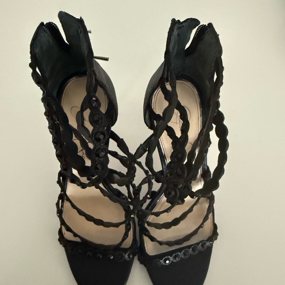 Jessica Simpson used zise 7.5 - Picture 2 of 4